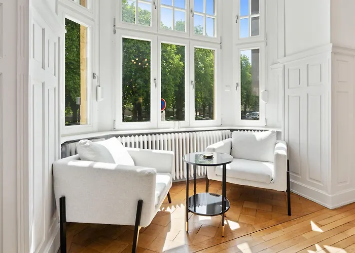 Sleek And Sophisticated In Prime Location